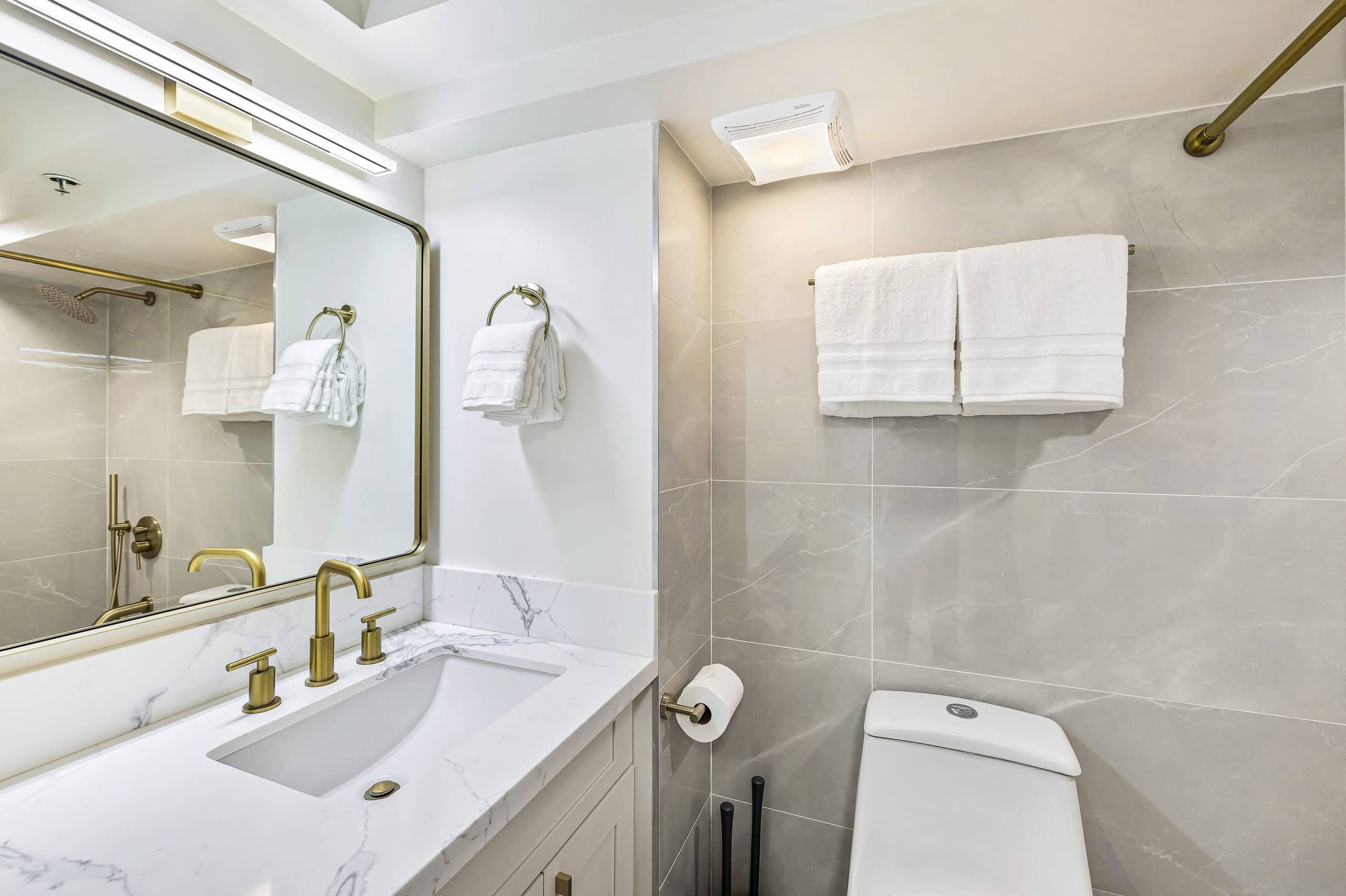 Condo in Honolulu · ★4.89 · 1 bedroom · 2 beds · 1 private bath - Image 9