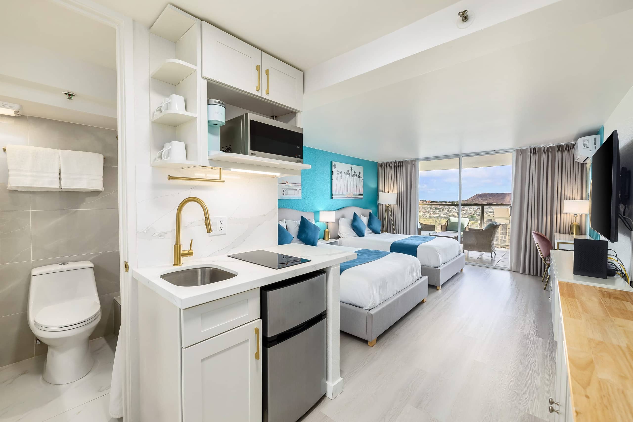 Condo in Honolulu · ★4.89 · 1 bedroom · 2 beds · 1 private bath - Image 10