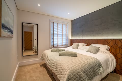 Hazelwick Apartment - a stunning 2 bed apartment