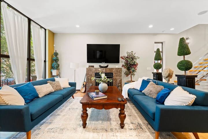 Zen Oasis of Elegance: Expansive Executive Home