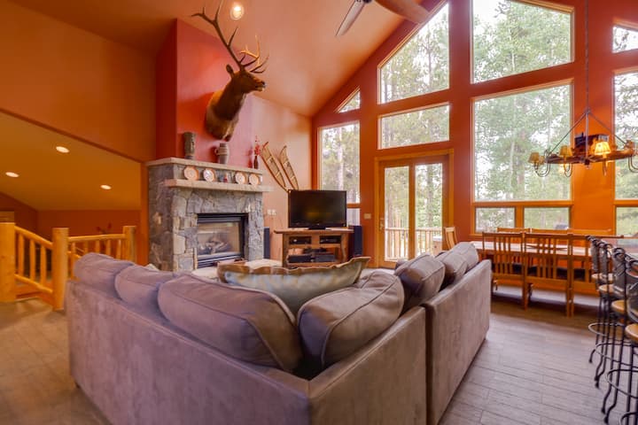 Hot Tub & Ski Shuttle: Rustic Breckenridge Retreat - Breckenridge, CO