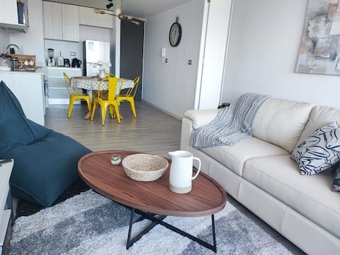 HOM | 2D2B Apartment and Parking View of the SEA