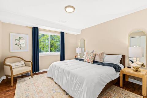 New! Cozy 1BR Upper Flat Near Roseville Downtown