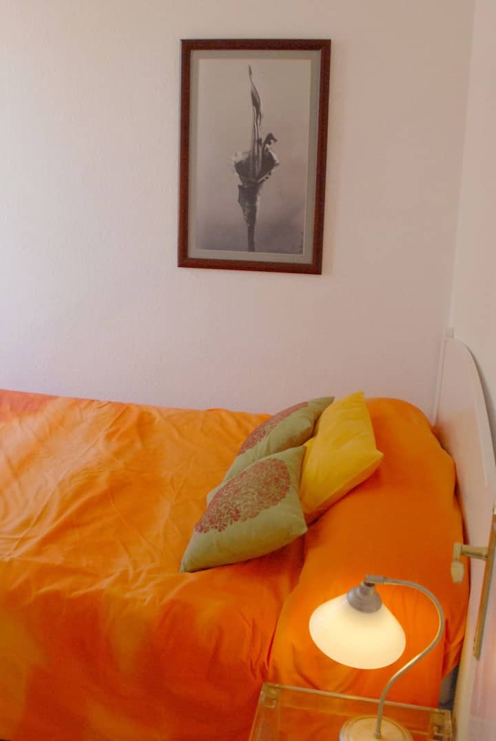 Спалня с двойно легло на открито