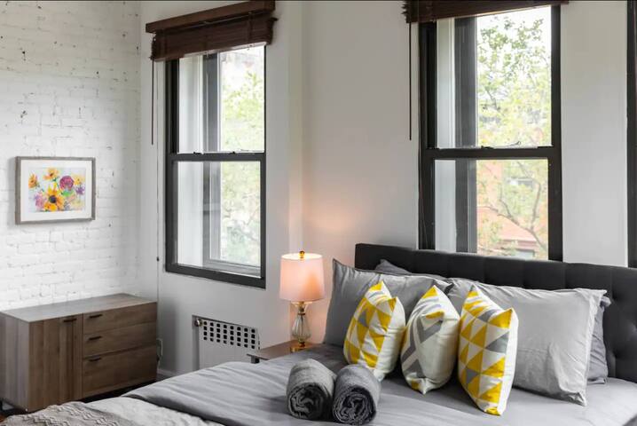 Private Manhattan Townhome + Private Backyard gallery image 4