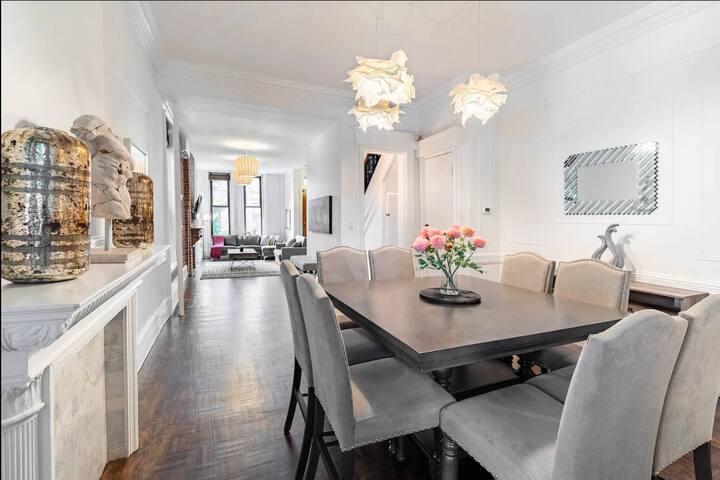 Private Manhattan Townhome + Private Backyard gallery image 5