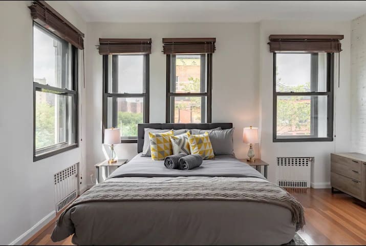 Private Manhattan Townhome + Private Backyard