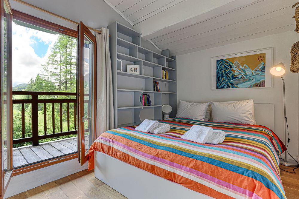 Chumba kikuu cha kulala hadi roshani