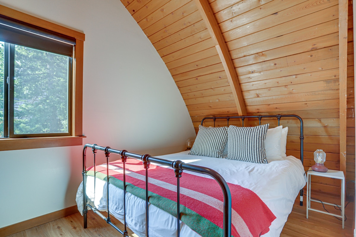 The Bow Roof Cabin Third Level Queen Bedroom