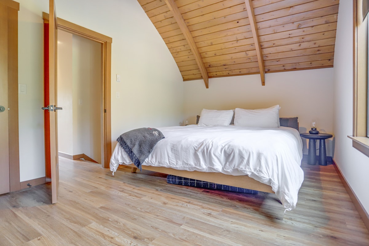 The Bow Roof Cabin Third Level King Bedroom