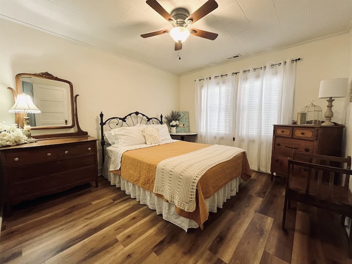 غرفة نوم 2 بسرير بحجم كبير