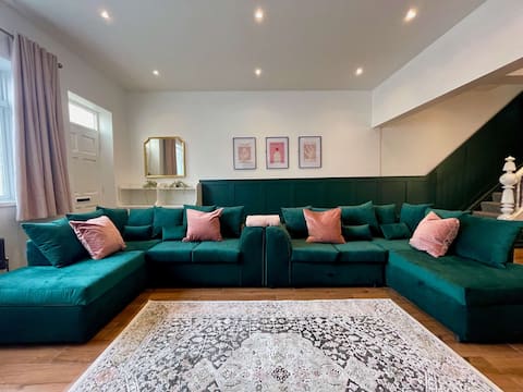 Central House-16 People+Hot Tub