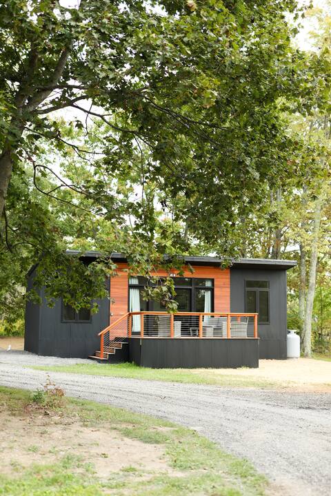 Modern Tiny Home 24/With Hot Tub!