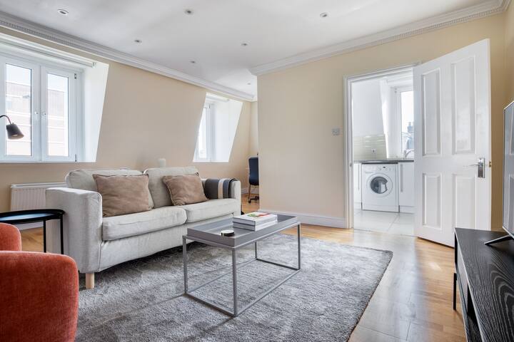 Blueground | South Kensington, nr museums & shops gallery image 2