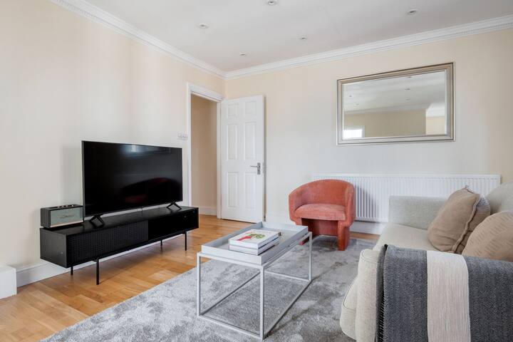 Blueground | South Kensington, nr museums & shops gallery image 3