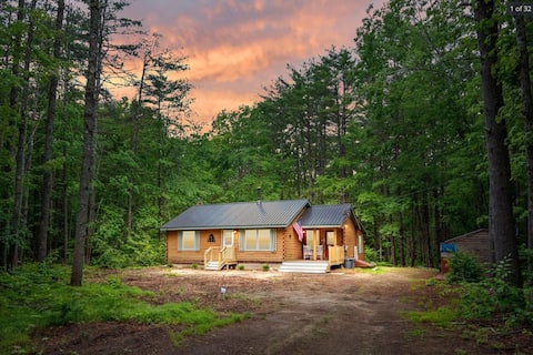 MOOSE CABIN | 5-Star Maine Experience | Hot Tub