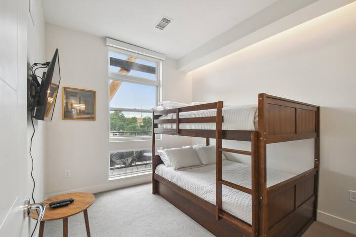 Sleek & Chic Vibes | Espadin LoHi gallery image 4