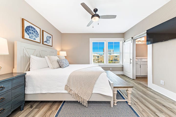 Pool view bedroom with queen bed