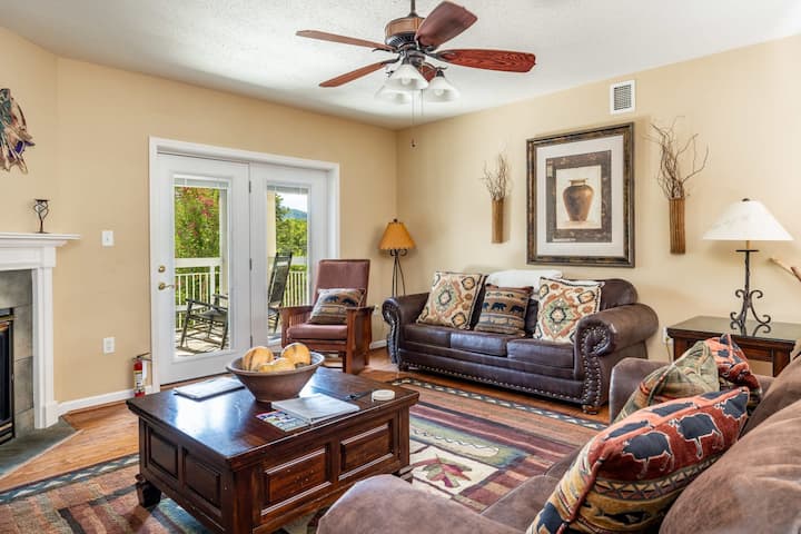 Კომფორტული ტახტები თქვენს ჯგუფს საშუალებას აძლევს, განტვირთვისთვის საკმარისი სივრცე გქონდეთ.