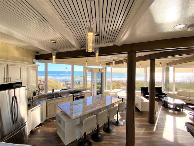“Pura Vida” Oceanfront * new grocery delivery! gallery image 2