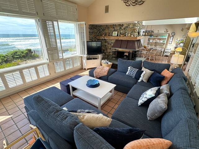 Oceanfront Cottage Gem w toys *groceries delivery! gallery image 4