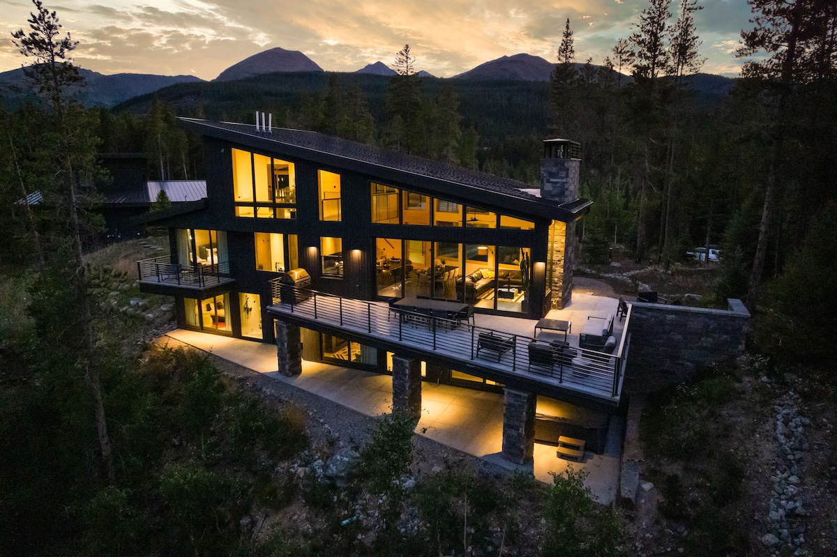 Two Dancing Trees: Modern Luxury w/Mountain Views