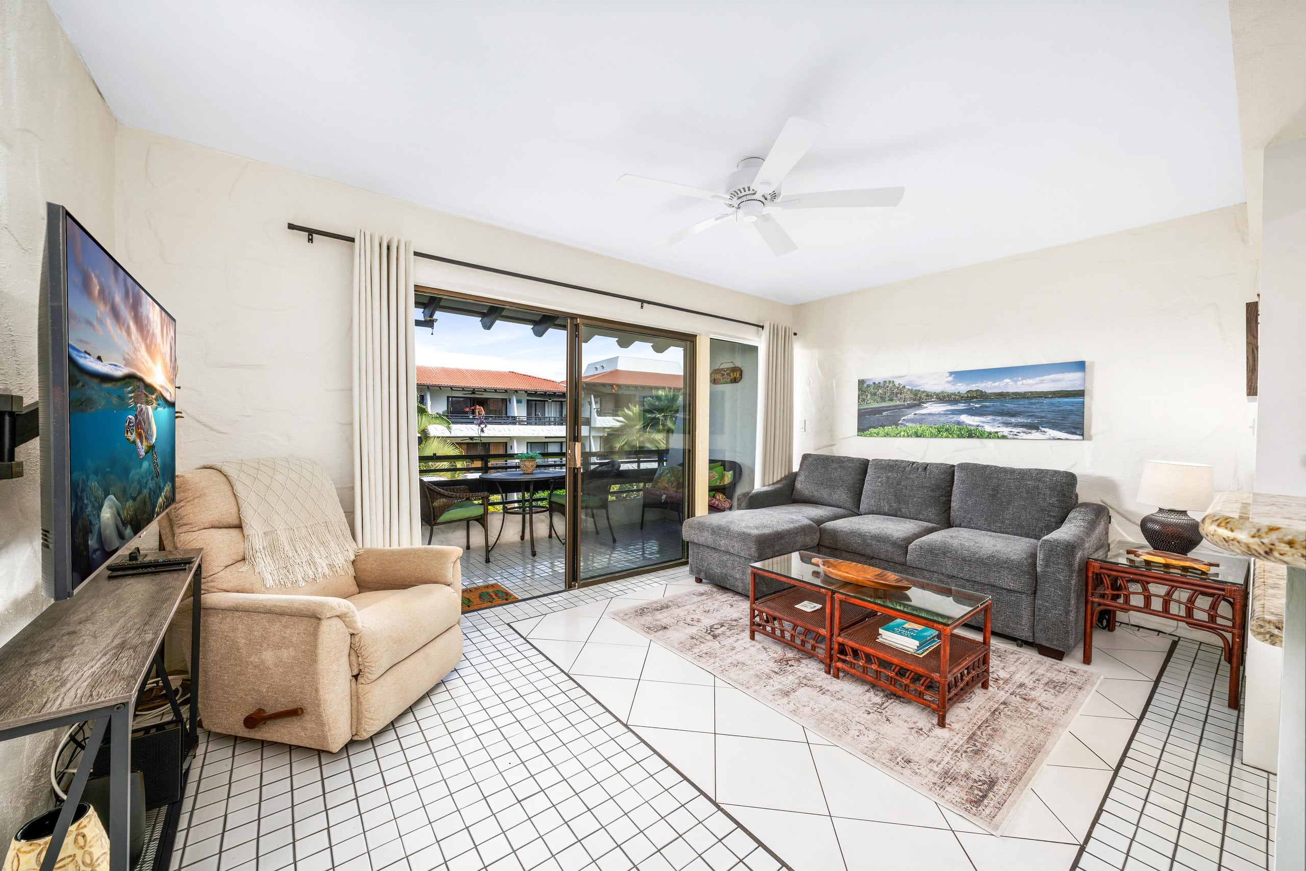 Condo in Kailua-Kona · ★4.75 · 1 bedroom · 2 beds · 1 shared bath - Image 5