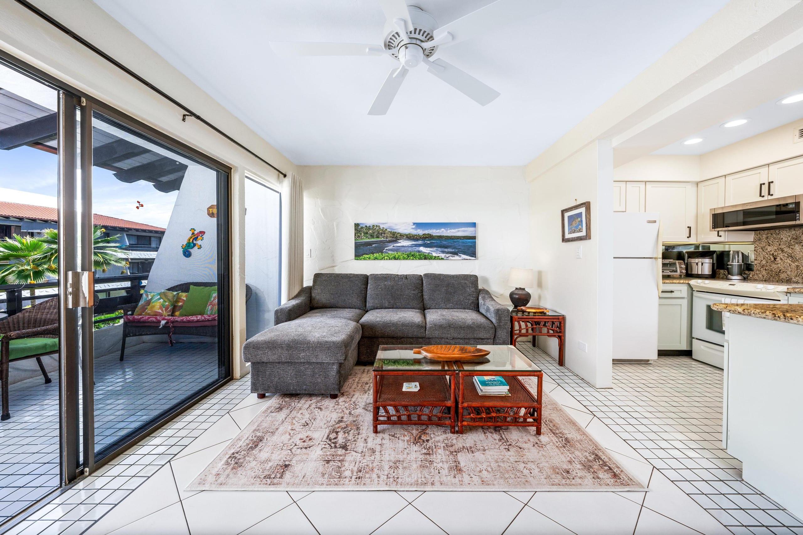 Condo in Kailua-Kona · ★4.75 · 1 bedroom · 2 beds · 1 shared bath - Image 4