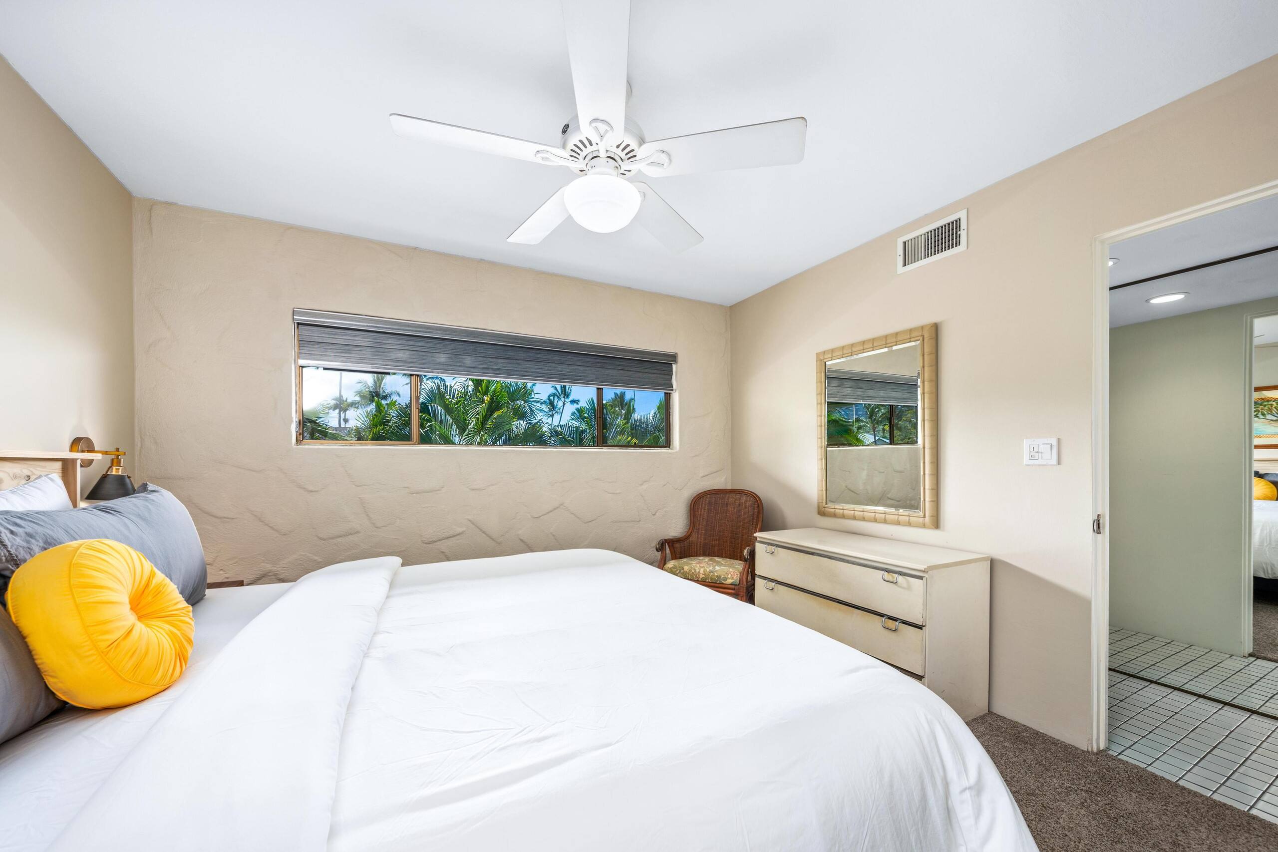 Condo in Kailua-Kona · ★4.75 · 1 bedroom · 2 beds · 1 shared bath - Image 8