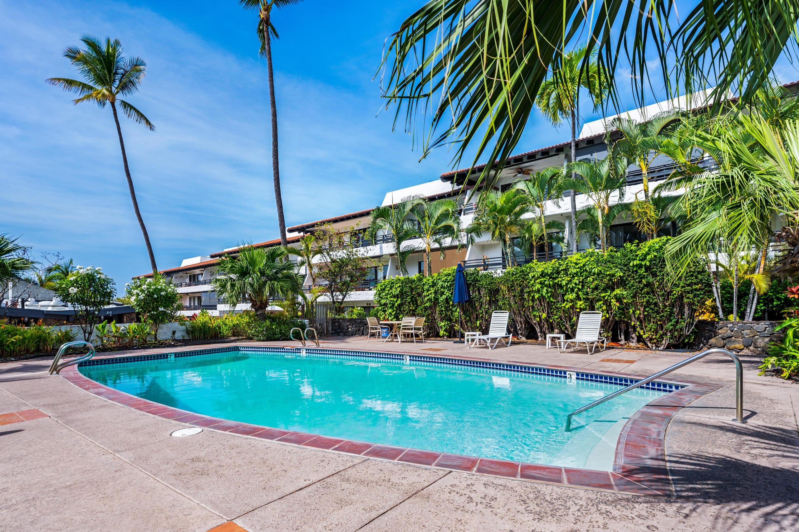Condo in Kailua-Kona · ★4.75 · 1 bedroom · 2 beds · 1 shared bath - Image 31