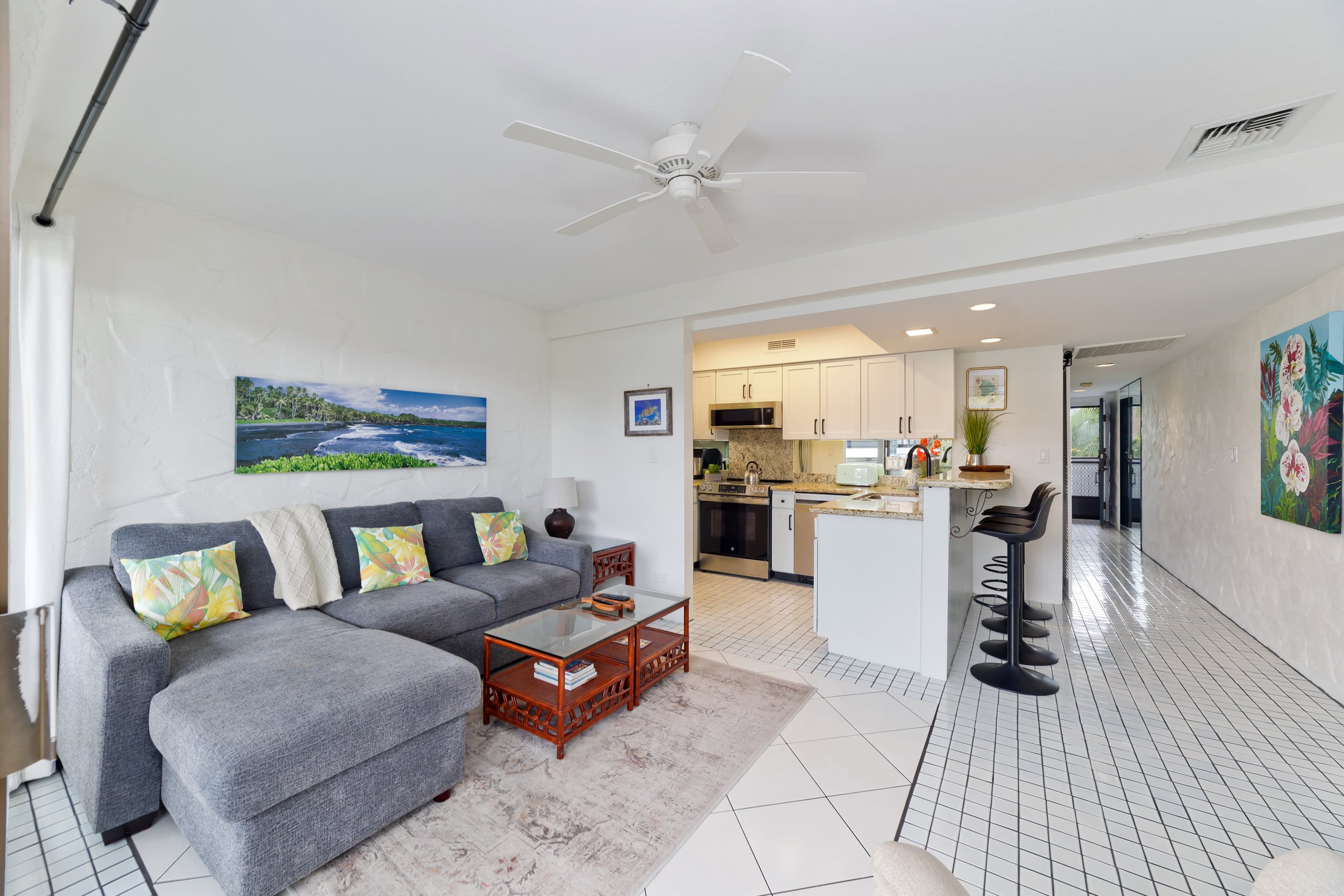 Condo in Kailua-Kona · ★4.75 · 1 bedroom · 2 beds · 1 shared bath - Image 3