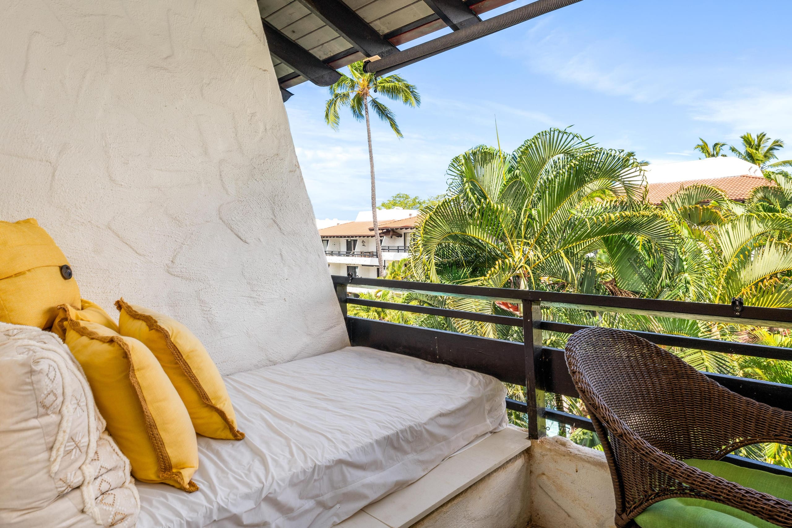 Condo in Kailua-Kona · ★4.75 · 1 bedroom · 2 beds · 1 shared bath - Image 21