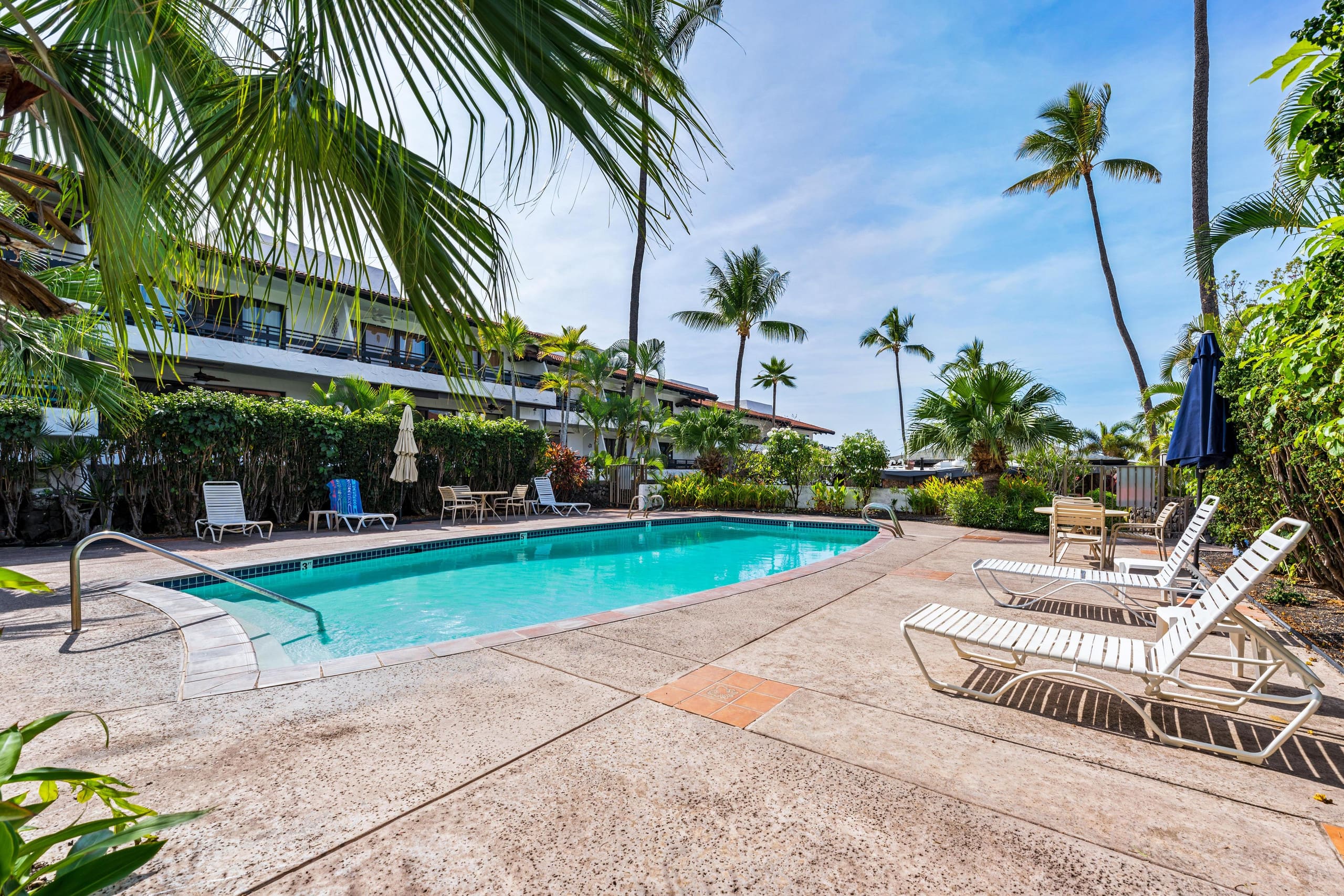 Condo in Kailua-Kona · ★4.75 · 1 bedroom · 2 beds · 1 shared bath - Image 32