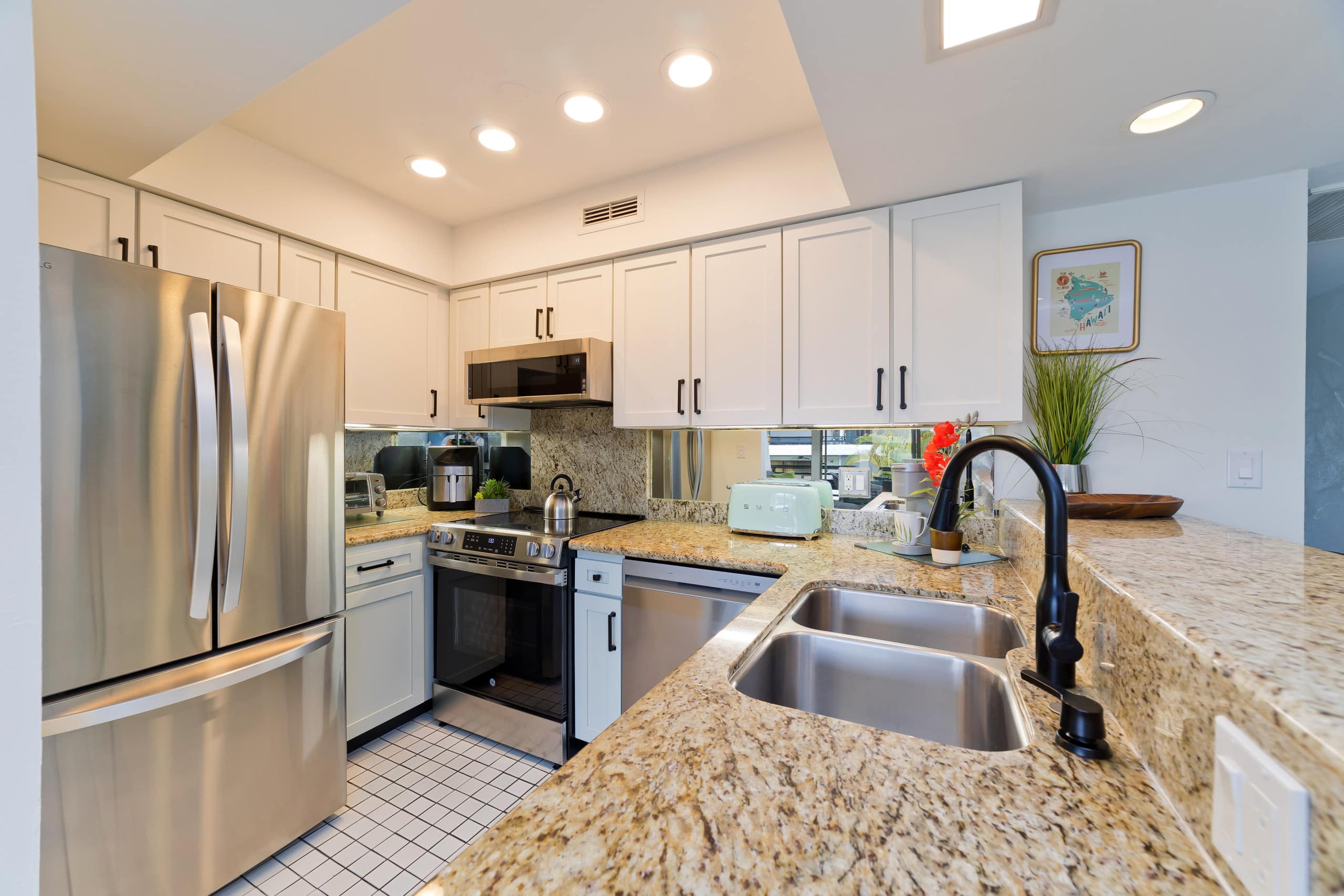 Condo in Kailua-Kona · ★4.75 · 1 bedroom · 2 beds · 1 shared bath - Image 15