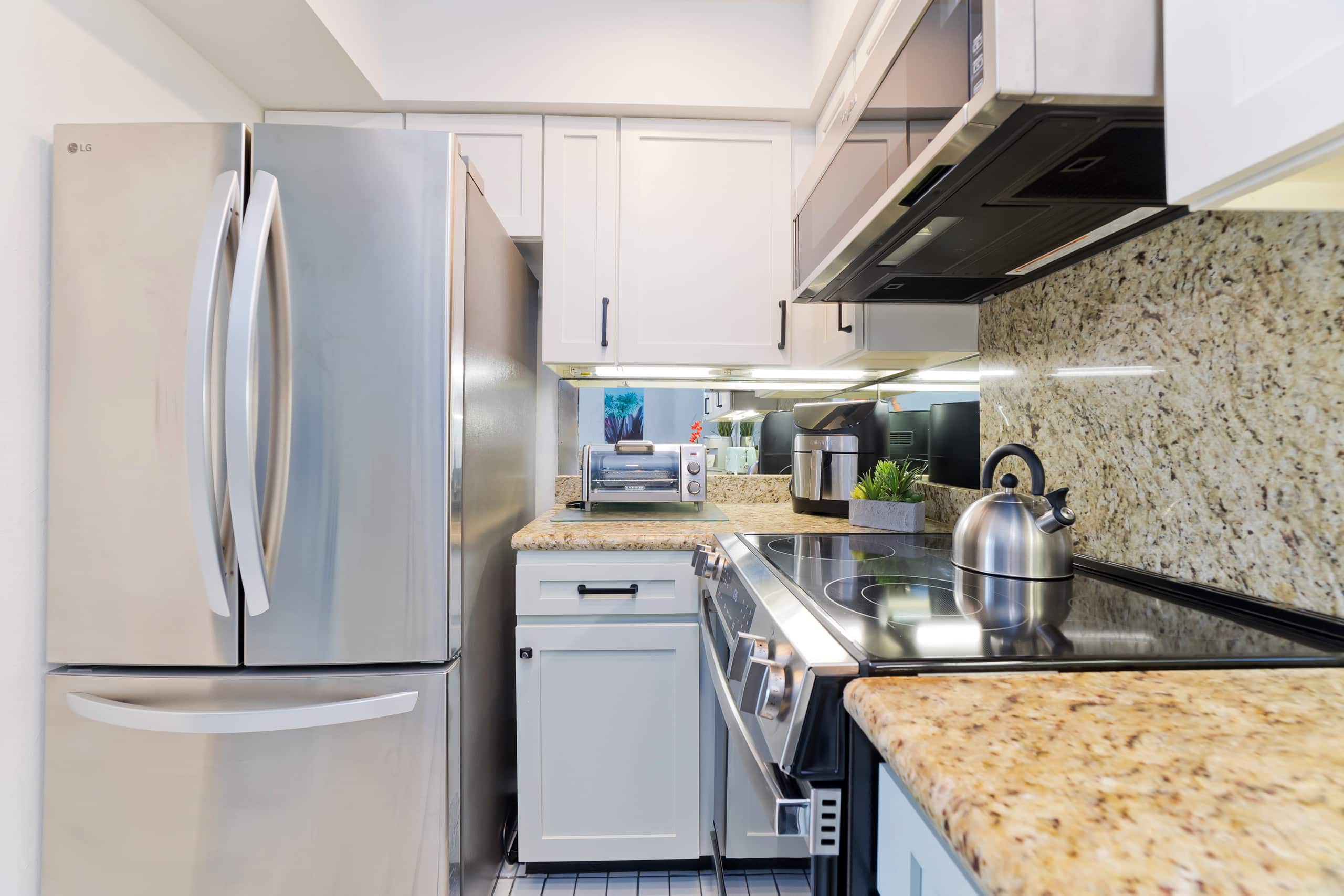 Condo in Kailua-Kona · ★4.75 · 1 bedroom · 2 beds · 1 shared bath - Image 17