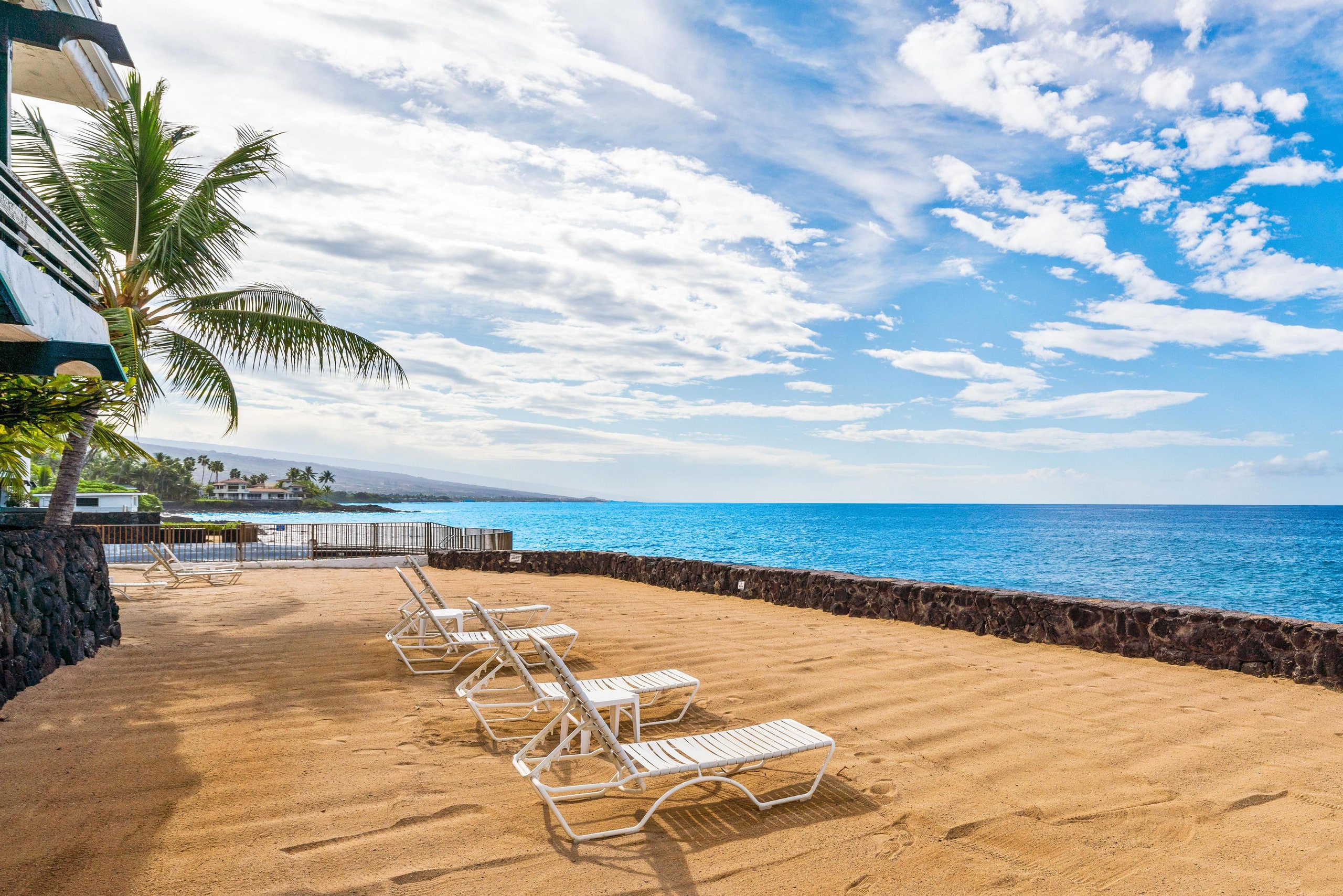 Condo in Kailua-Kona · ★4.75 · 1 bedroom · 2 beds · 1 shared bath - Image 35