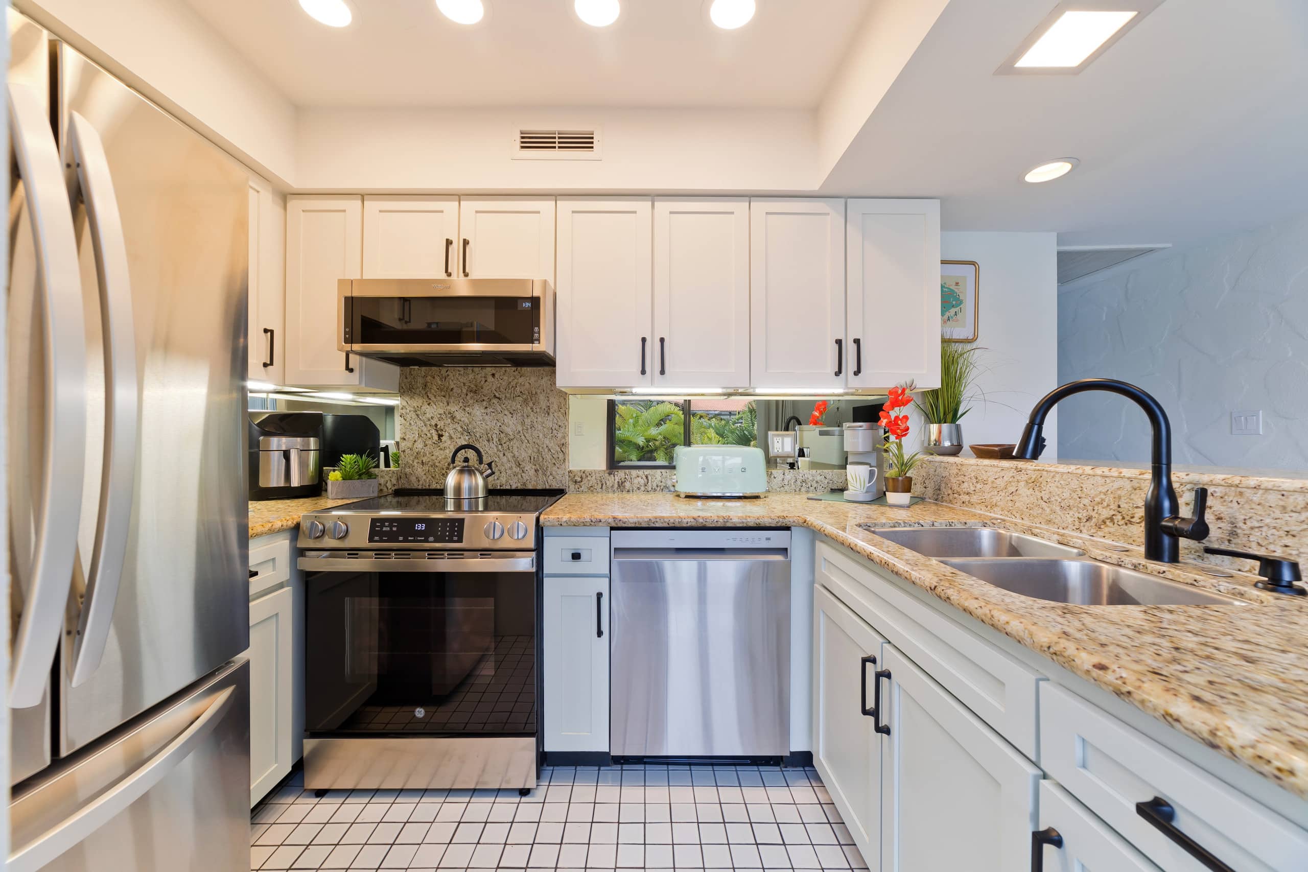 Condo in Kailua-Kona · ★4.75 · 1 bedroom · 2 beds · 1 shared bath - Image 16