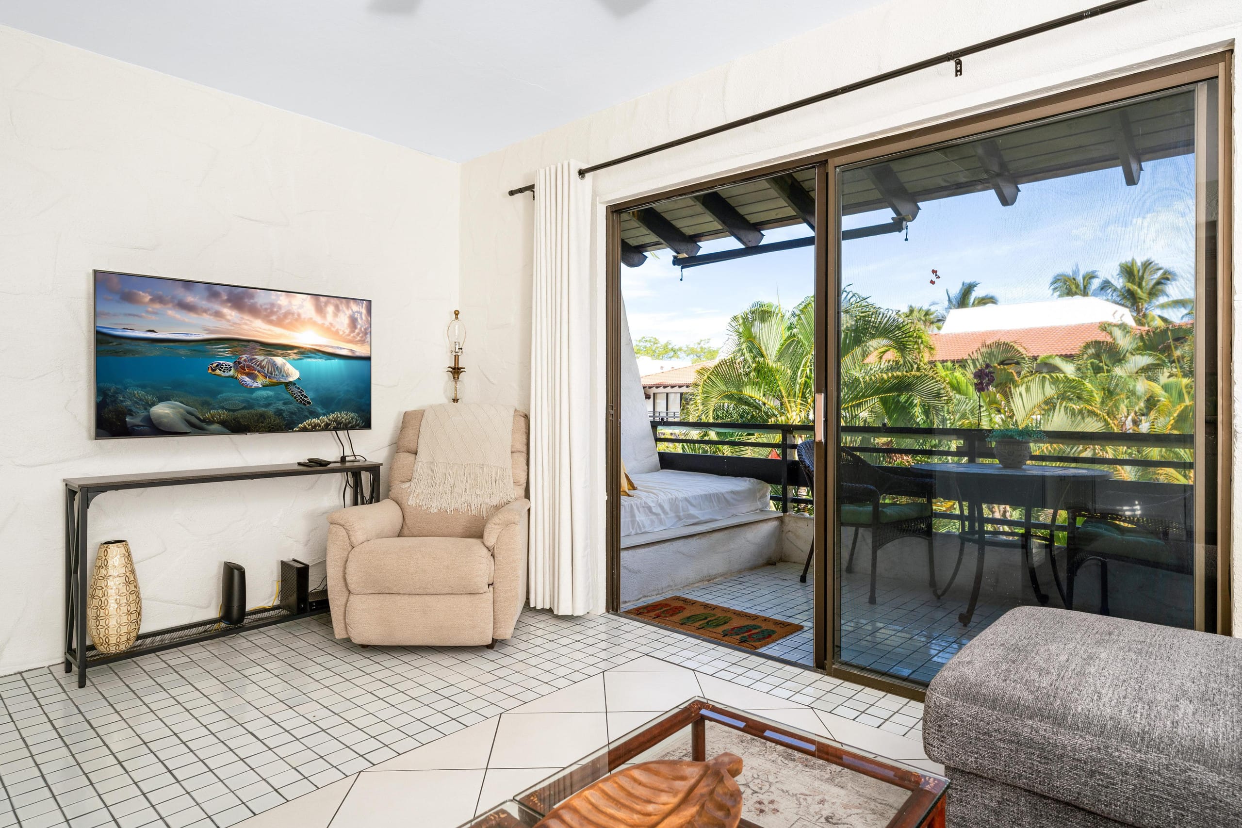Condo in Kailua-Kona · ★4.75 · 1 bedroom · 2 beds · 1 shared bath - Image 13