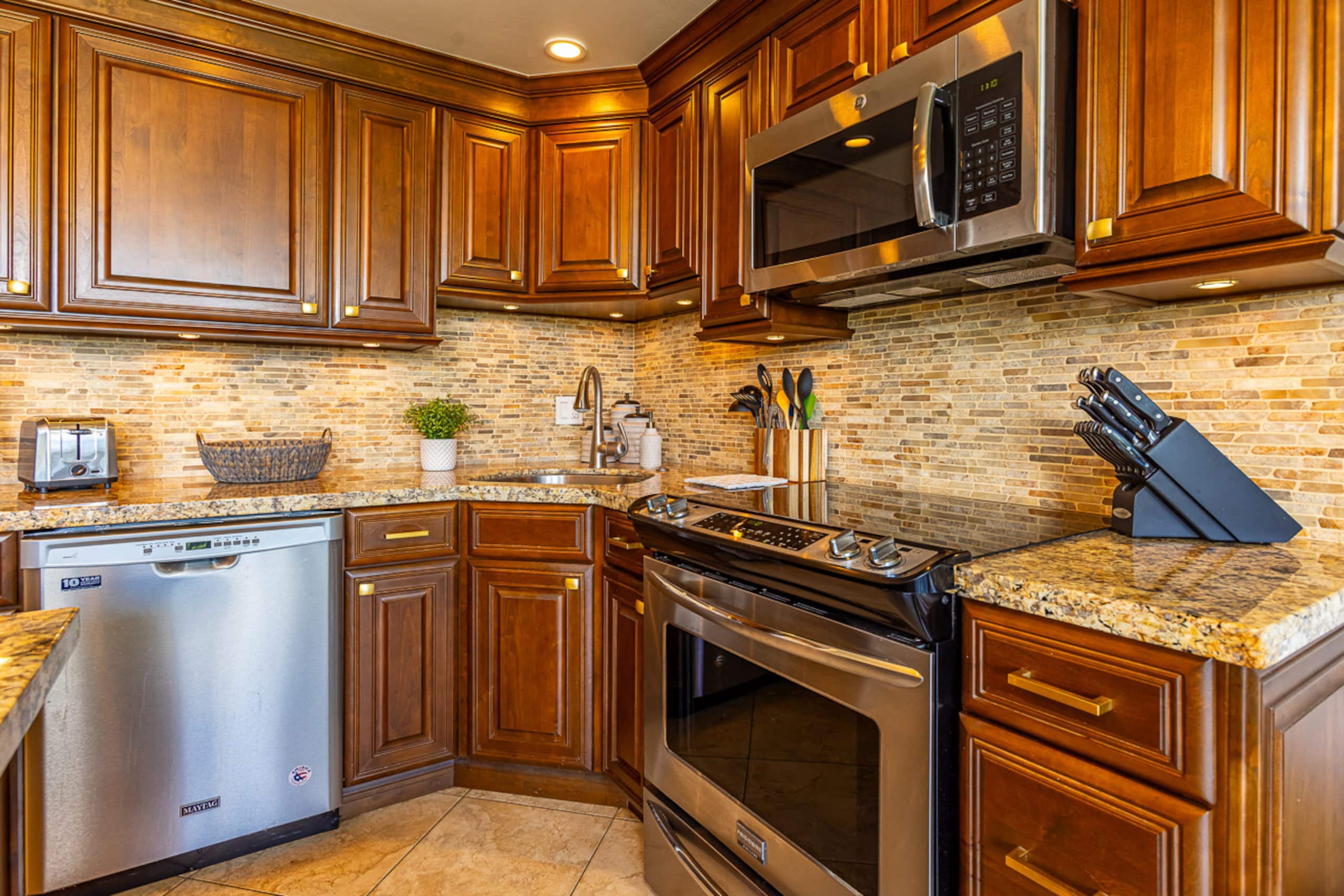 Condo in Kihei · ★4.71 · 1 bedroom · 2 beds · 1.5 baths - Image 17