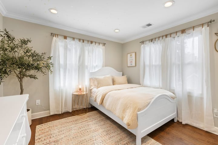 ห้องนอนเต็มรูปแบบ - ชั้น 2