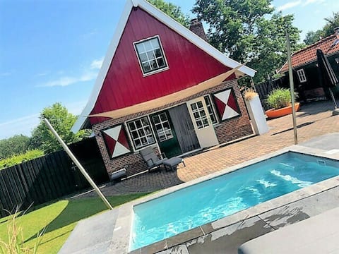 The Madelief with private swimming pool, hot tub and sauna