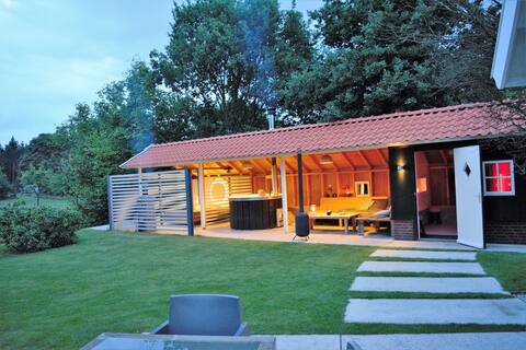 De Tortelduif private hottub, sauna sunshower 6 pers
