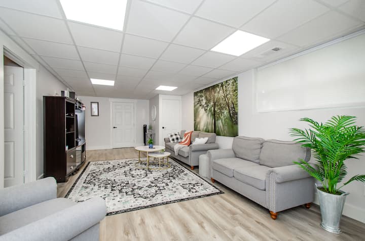 Luxury Basement Suite • Sleeps 5 - 比福德