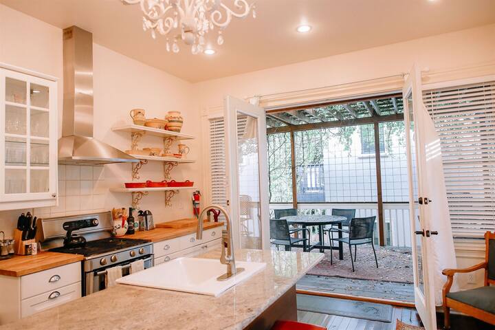 Northwest Nob Hill! Updated Spacious Home! gallery image 2