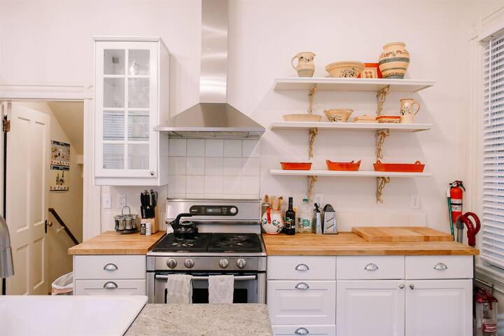 Northwest Nob Hill! Updated Spacious Home! gallery image 5