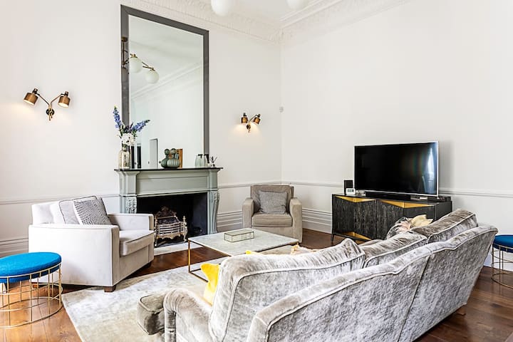 Notting Hill Charm: Central 2-Bed Gem gallery image 2