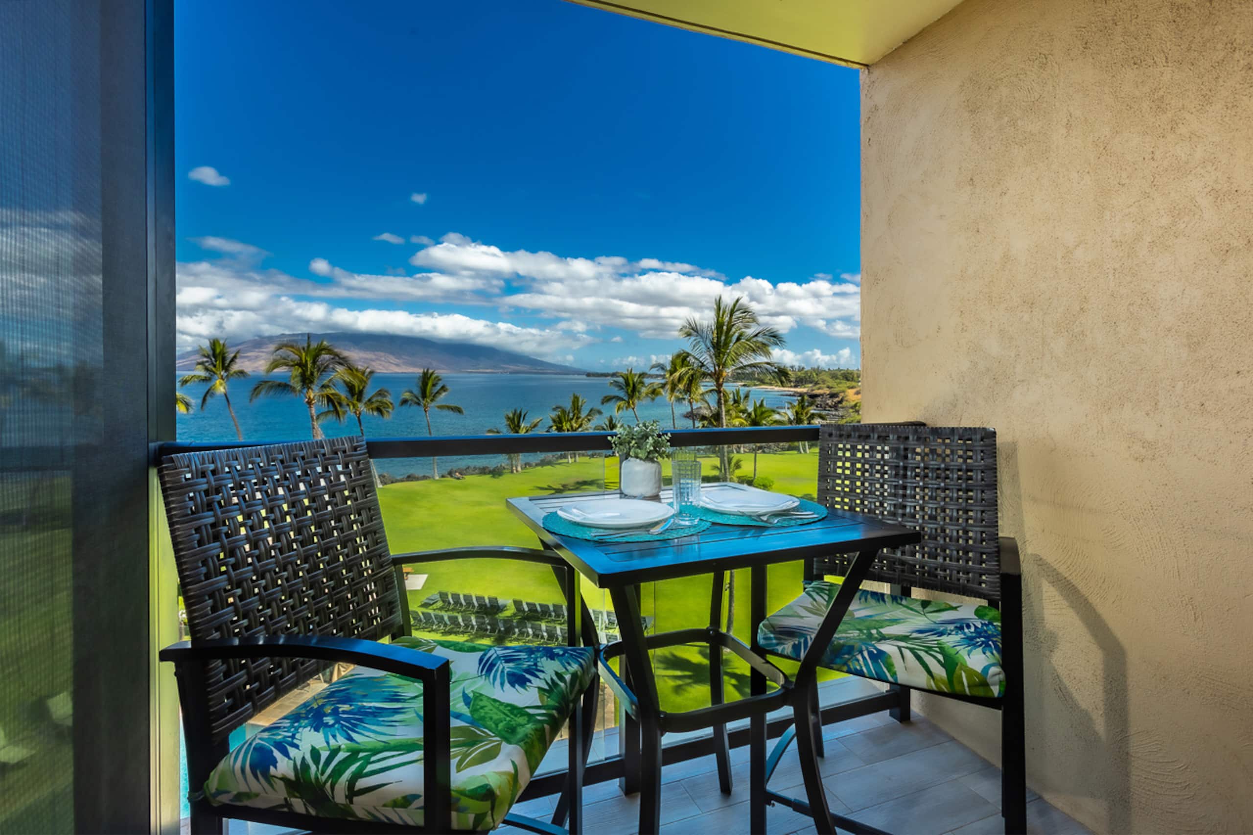 Condo in Kihei · ★4.94 · 1 bedroom · 2 beds · 1 bath - Image 6