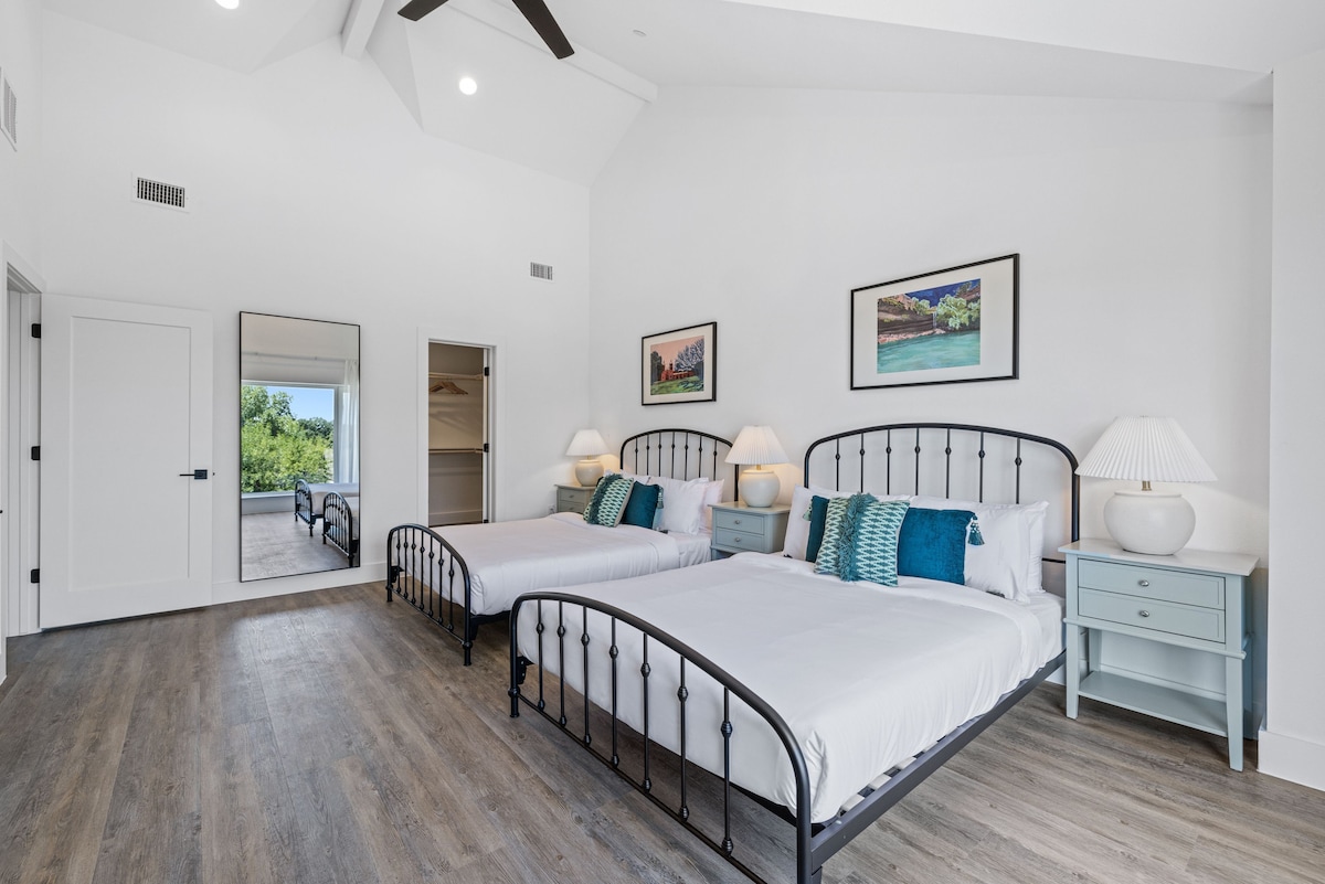 Cool Pool | Killer Digs | Group Travel | Book Now