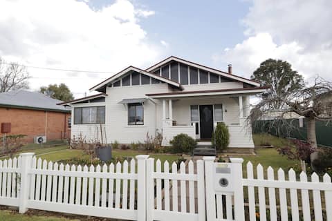 Homely 2-Bed Cottage Near Tenterfield Centre