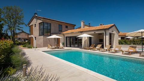 Successful Airbnb property: Villa Curitico by Villas Guide in Kadumi